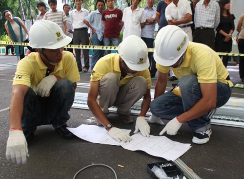 Đề thi chung kết kéo dài 180 phút với hầu hết các kỹ thuật thi công trần và vách